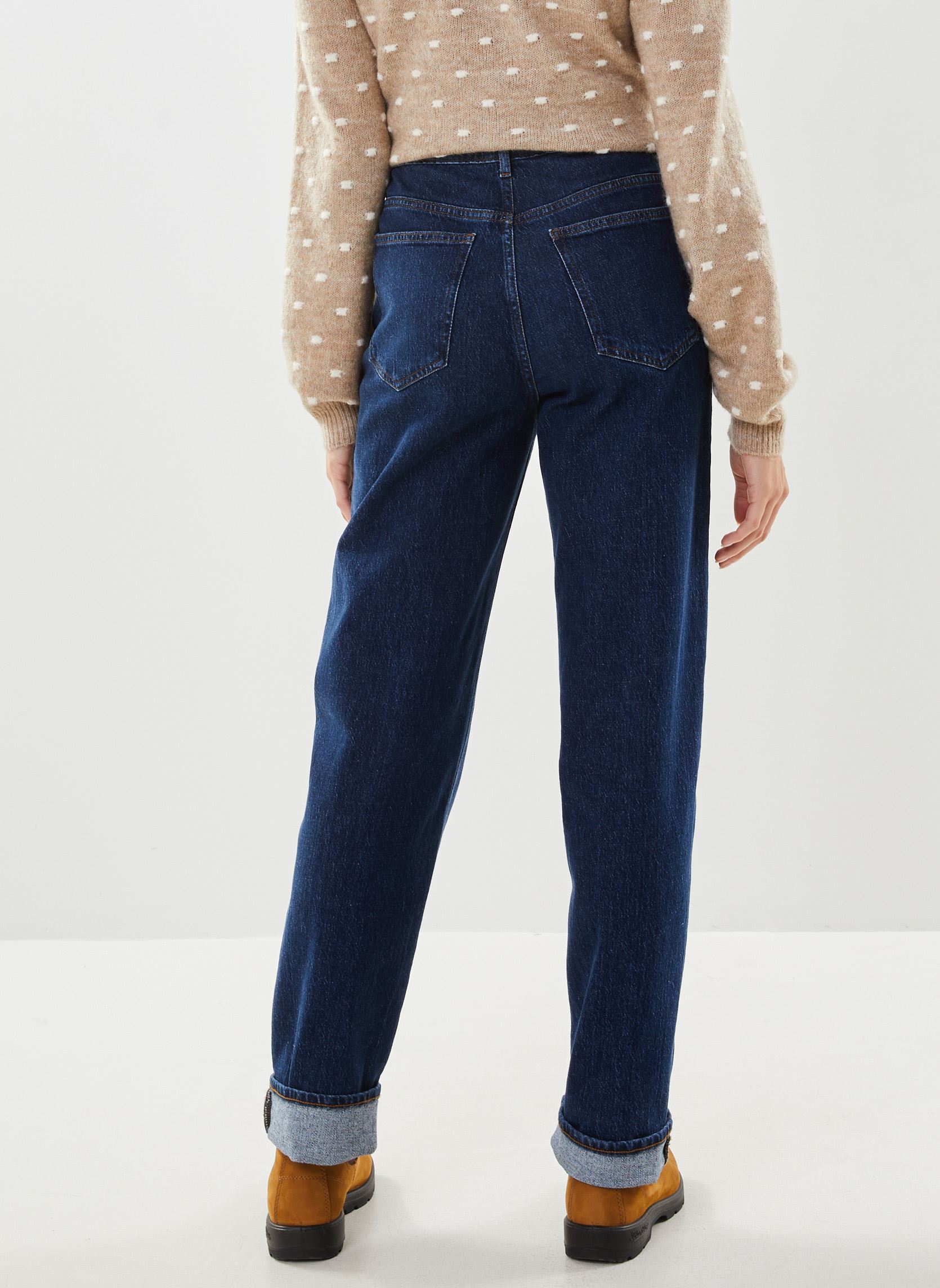 Jeans modelo Kelly con lavado azul oscuro. Marca Vila.