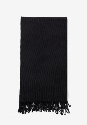 Pasmina plisada con tacto suave y flecos negro modelo 71002727 de Vilanova.