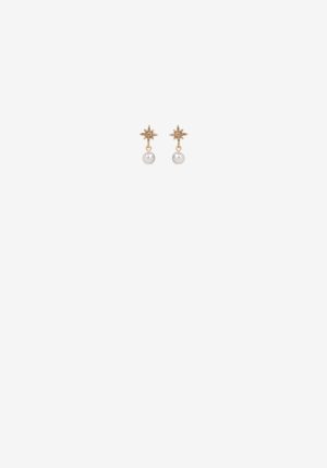 Pendientes estrella dorada con colgante de perla. Modelo 71006865 de Vilanova.