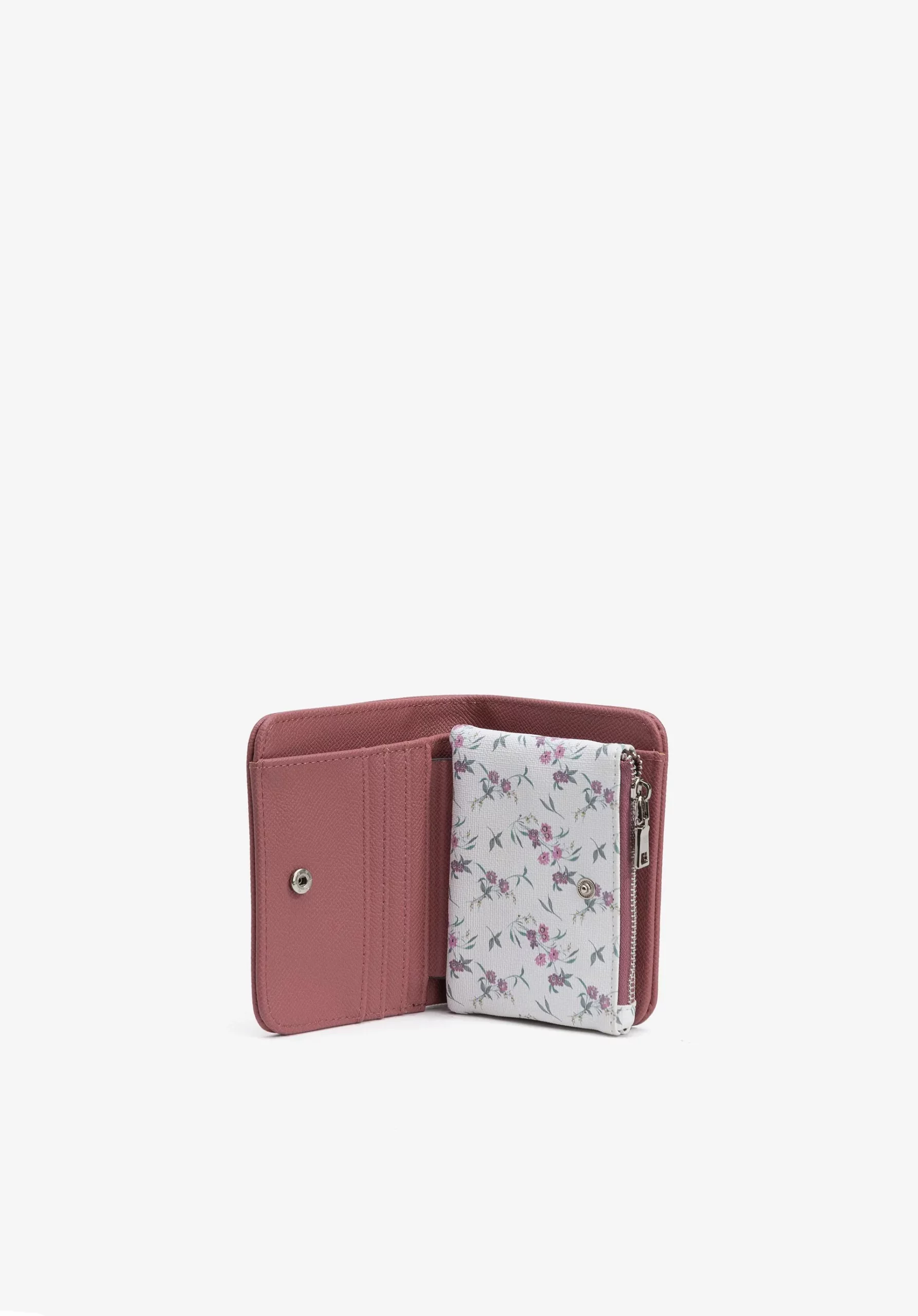 Cartera rosa con monedero interior con print de flores y cierre de solapa con cremallera y botón. Modelo 71007331 de Vilanova.