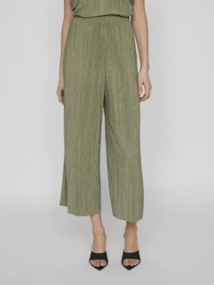 Pantalón culotte plisa plisado en color verde oliva. Modelo 14096324 de Vila.
