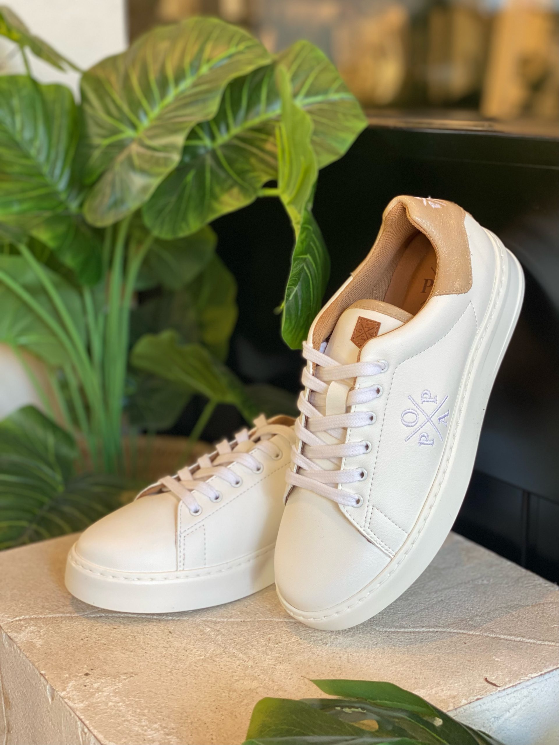 Sneaker Popa Vicort blanco con talonera Beige.