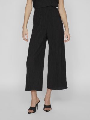 Pantalón culotte plisa plisado en color negro. Modelo 14096324 de Vila.