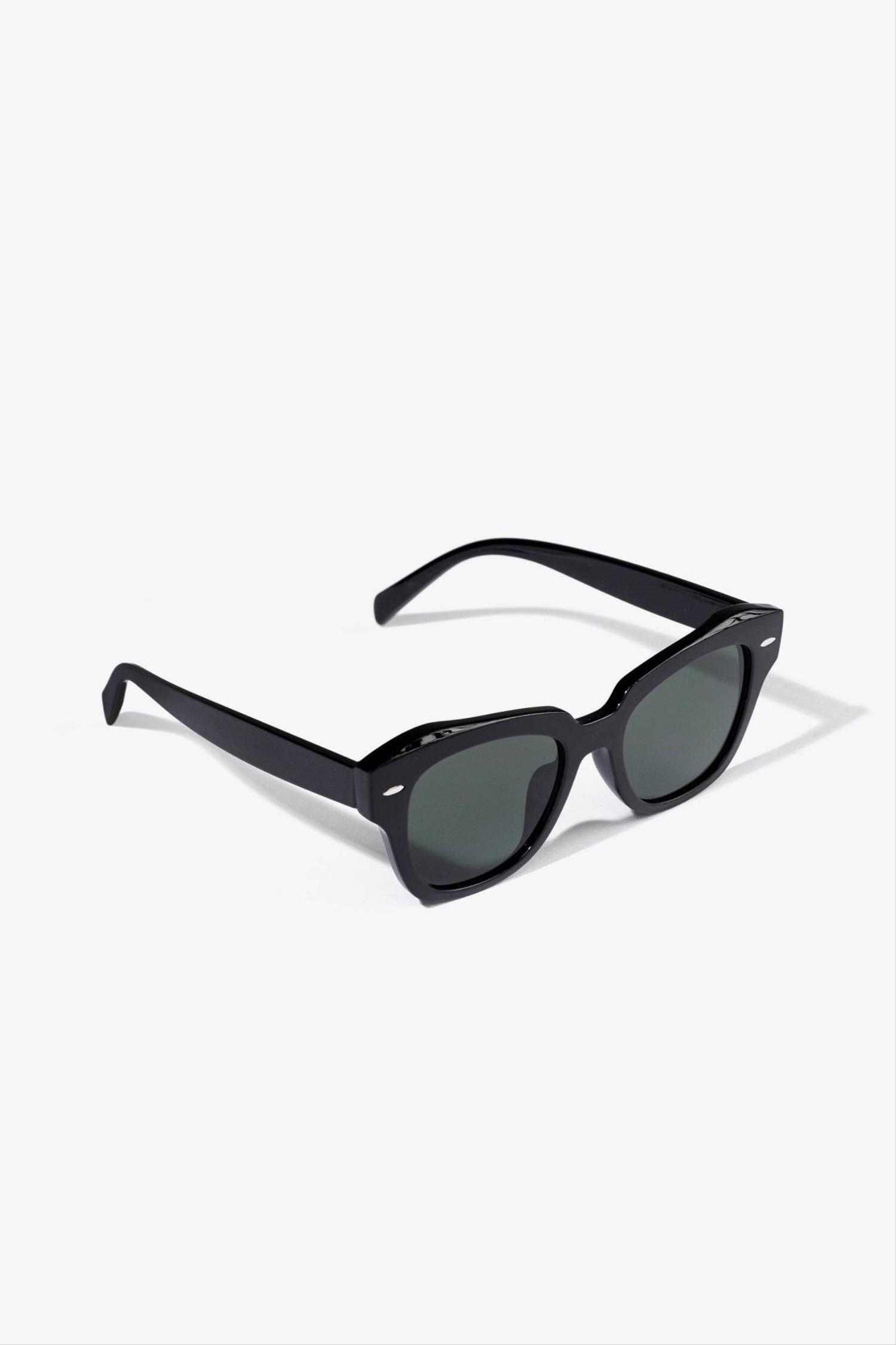 Gafas de sol en color negro de la marca Vilanova con referencia 71007731 000.