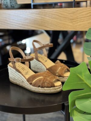 Cuña Tera Gaimo marrón de piel con tiras entrelazadas