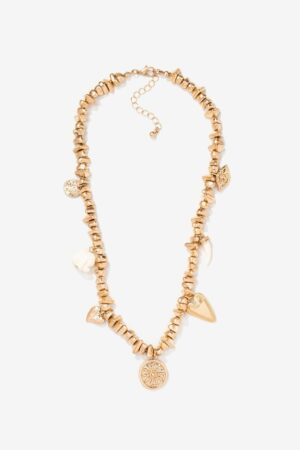 Collar dorado Vilanova con cuentas irregulares y charms decorativos de estilo boho