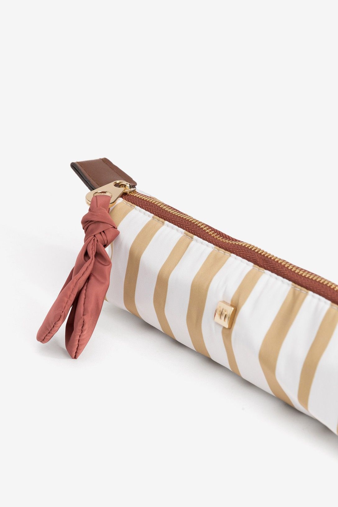 Estuche multiusos Vilanova beige con cremallera dorada y estampado de rayas