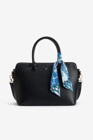 Bolso City negro de Vilanova para mujer con pañuelo decorativo azul, doble asa de mano y correa bandolera ajustable.