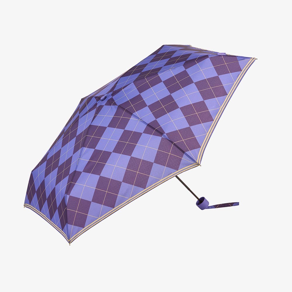 Paraguas plegable Clima con estampado de cuadros lila y morado e incluye estuche a juego para guardar y transportar cómodamente.