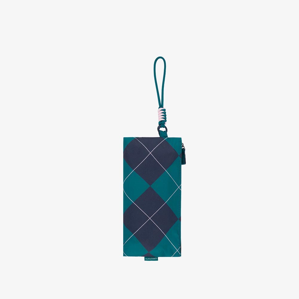 Paraguas plegable Clima con estampado geométrico en tonos verde azulado y azul marino, acompañado de estuche con cremallera a juego.