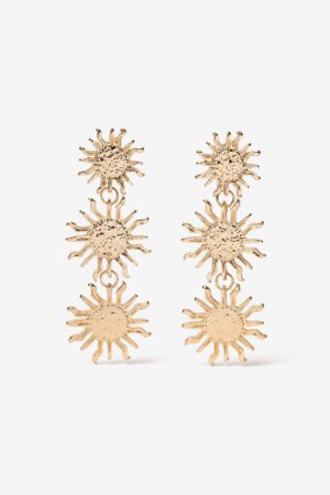 Pendientes largos dorados para mujer con diseño de tres soles colgantes de la marca Vilanova.