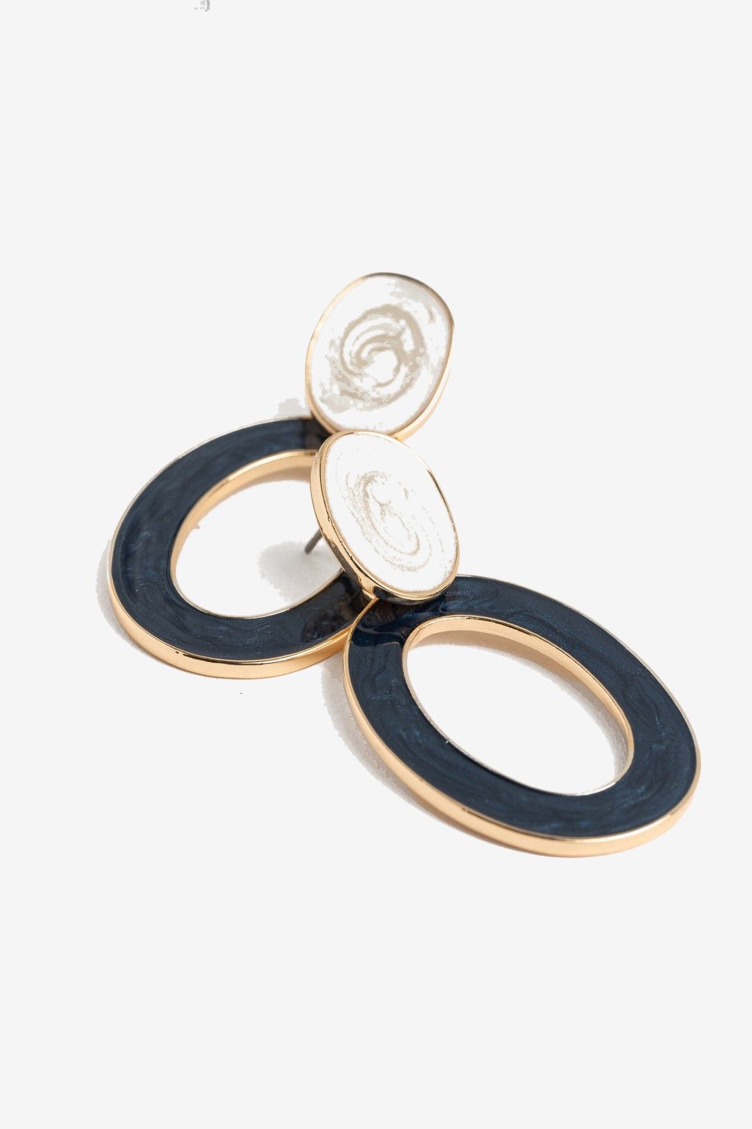 Pendientes ovalados esmaltados de Vilanova con diseño geométrico, acabado brillante y detalle decorativo para mujer.