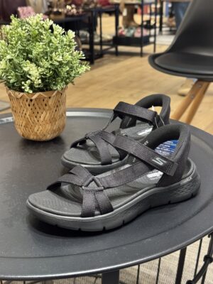 Sandalia Skechers GO WALK Flex Illuminate para mujer con tecnología Hands Free Slip-ins®.
