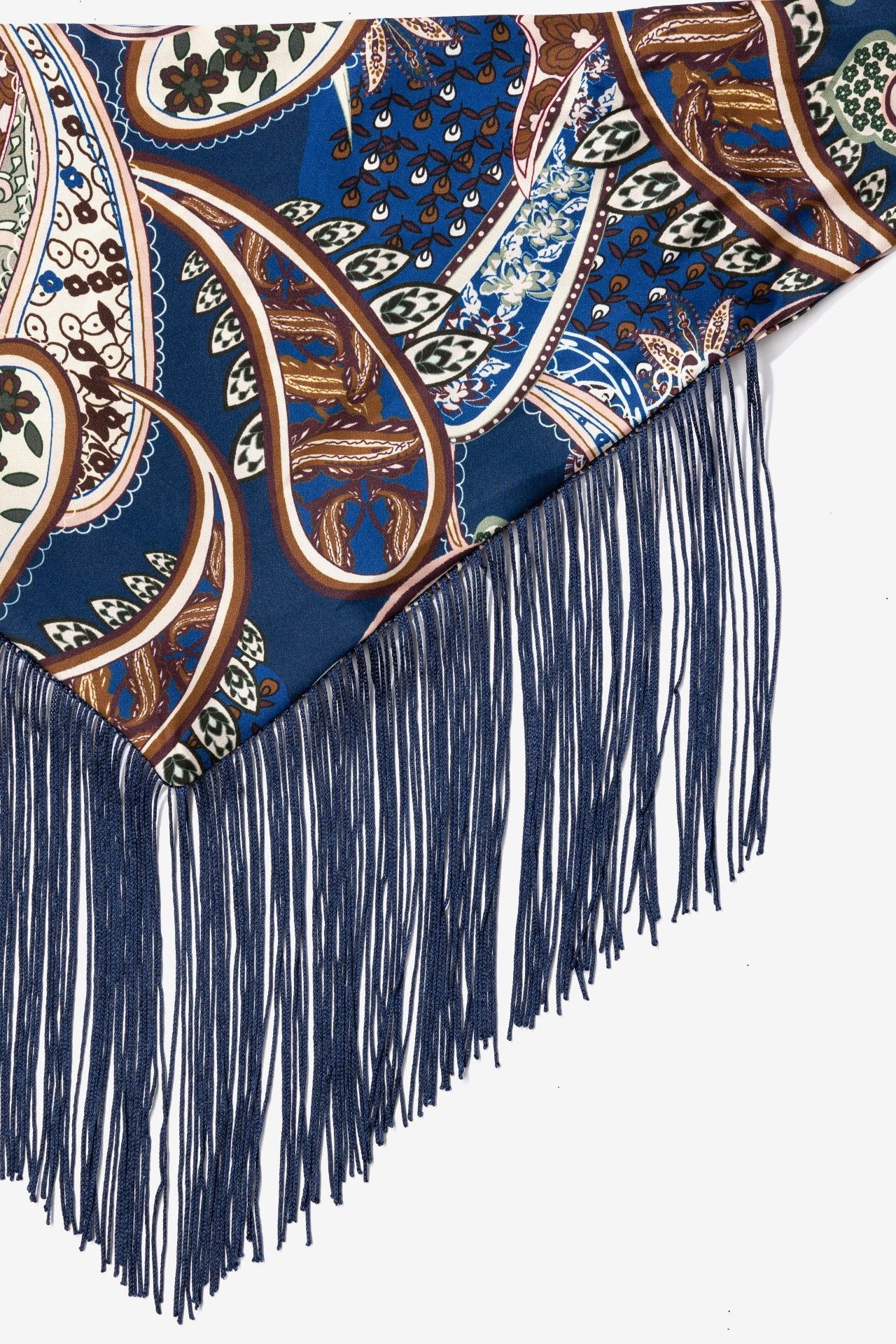 Bandana Flecos Vilanova Azul con estampado ornamental y flecos azul marino.