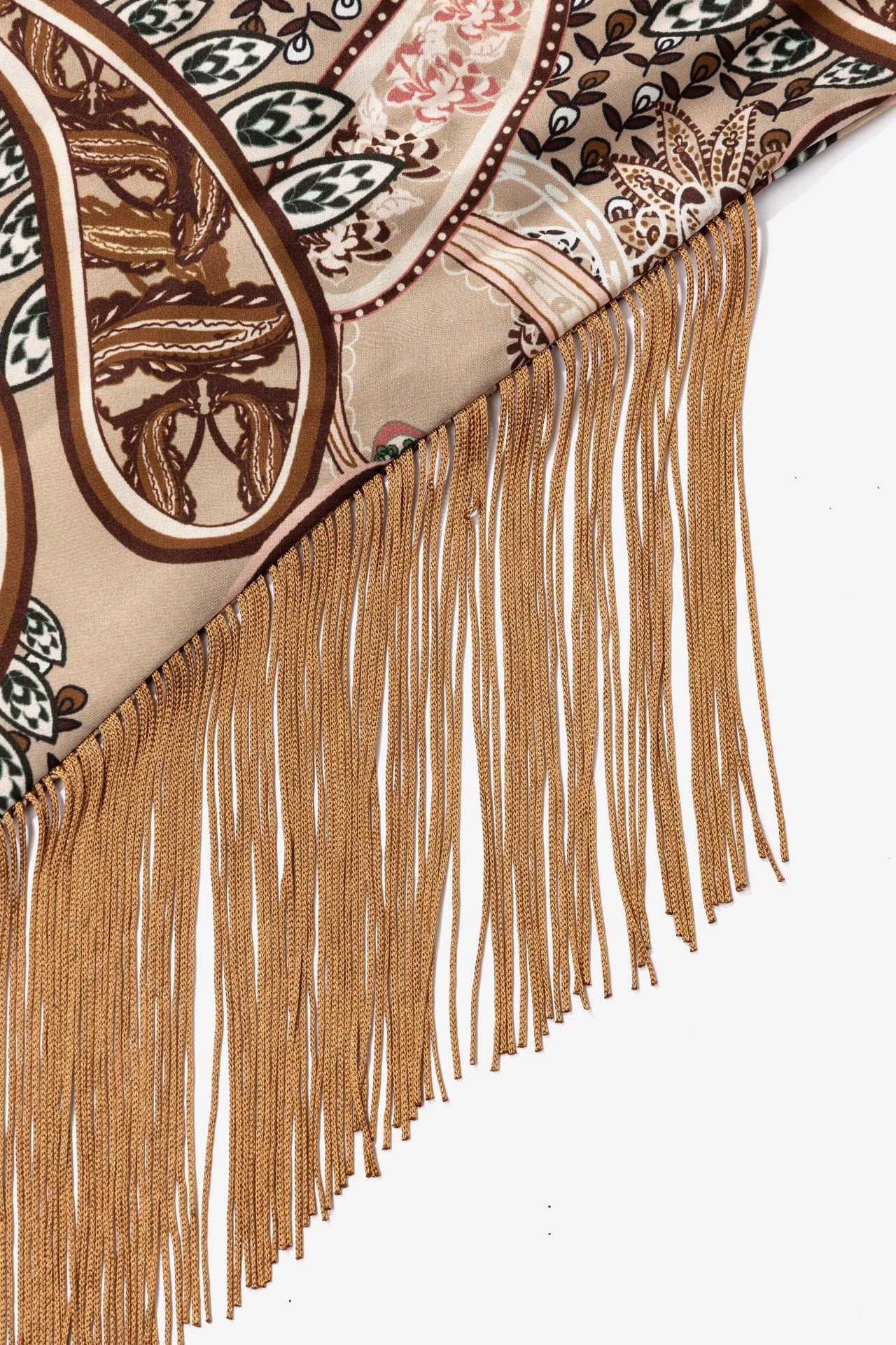 Bandana Flecos Vilanova Marrón con estampado en tonos tierra y flecos camel.
