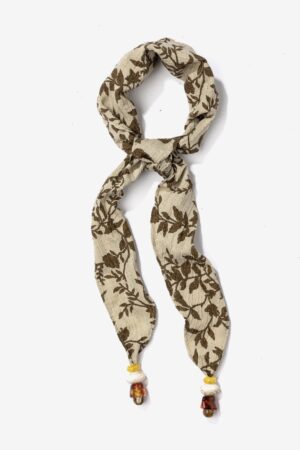 Bandana Estampada Hojas Vilanova beige con detalles decorativos