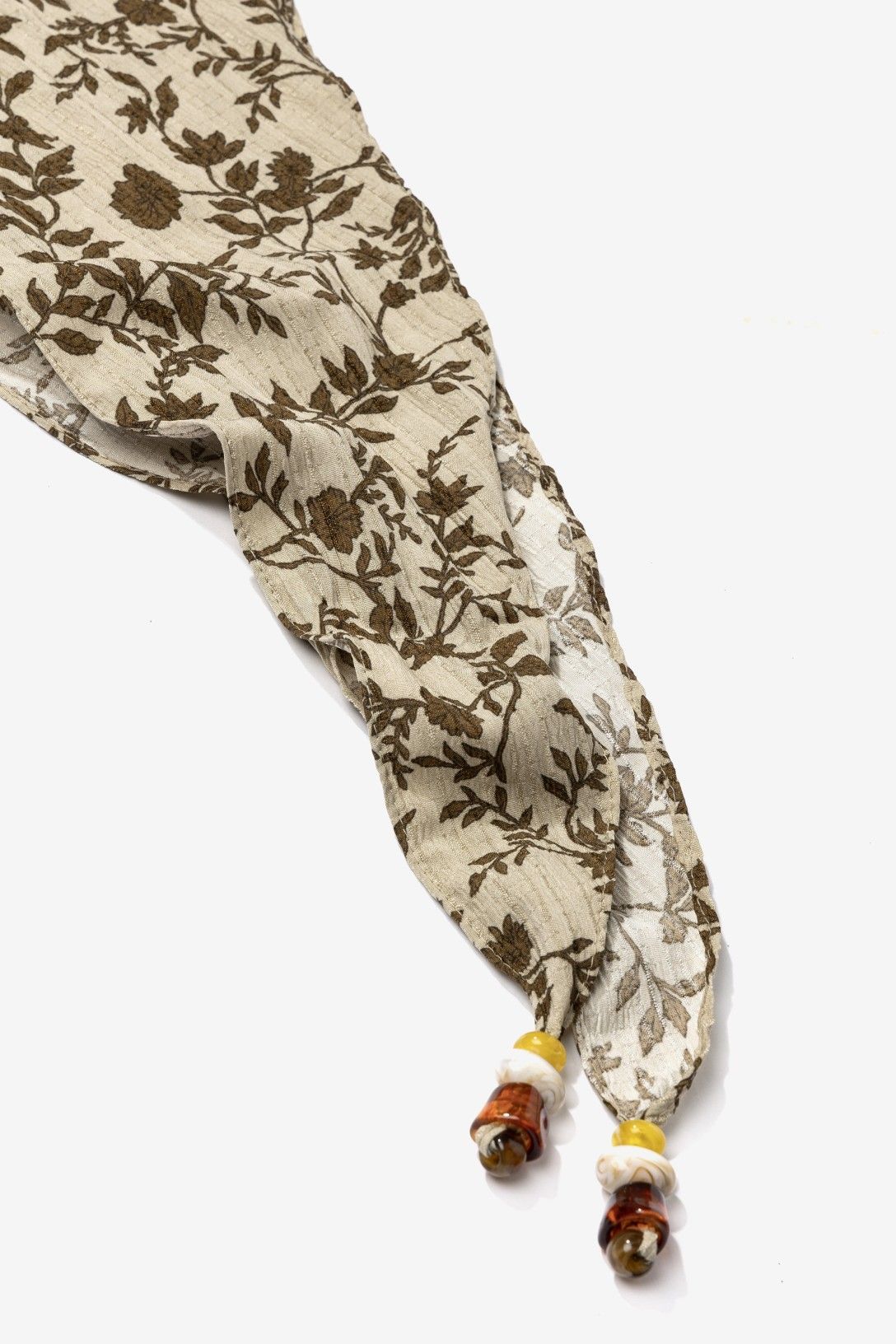 Bandana Estampada Hojas Vilanova beige con detalles decorativos