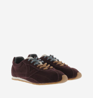 Sneaker Aster Victoria Burdeos de piel con certificación Leather Working Group.