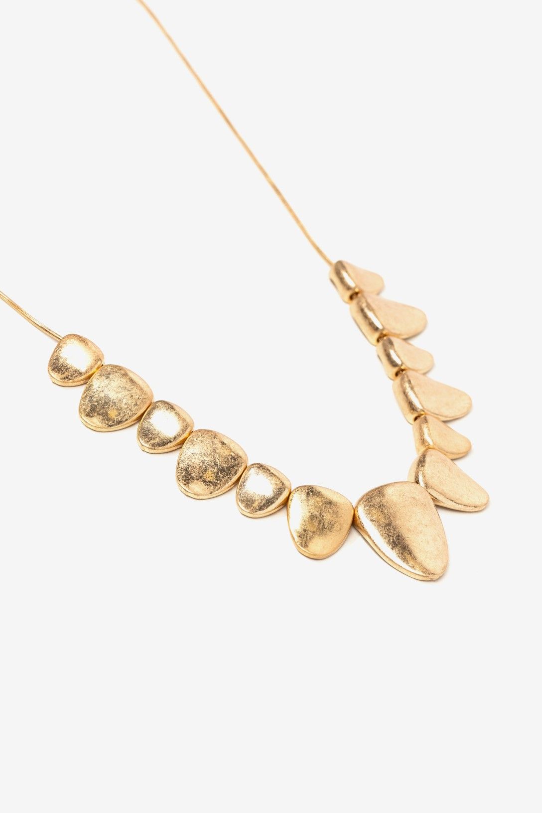 Collar Naia Vilanova dorado con piezas metálicas orgánicas