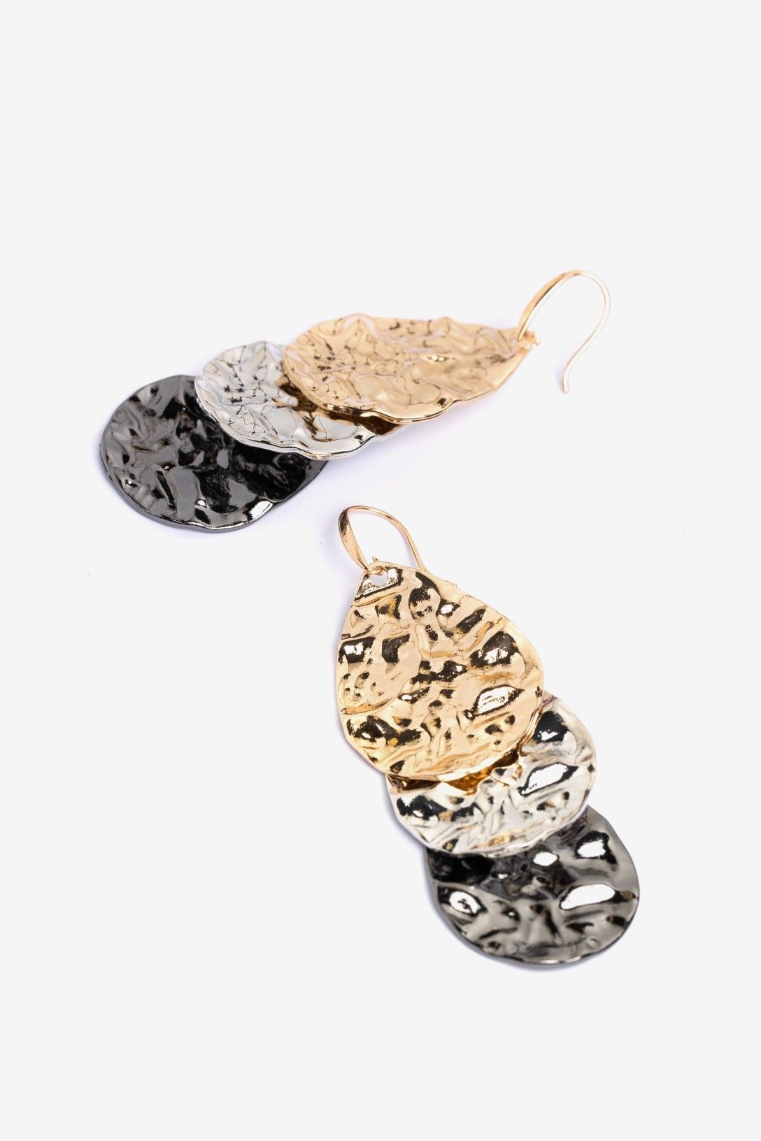 Pendientes Tivana Vilanova multicolor con discos dorados, plateados y negros