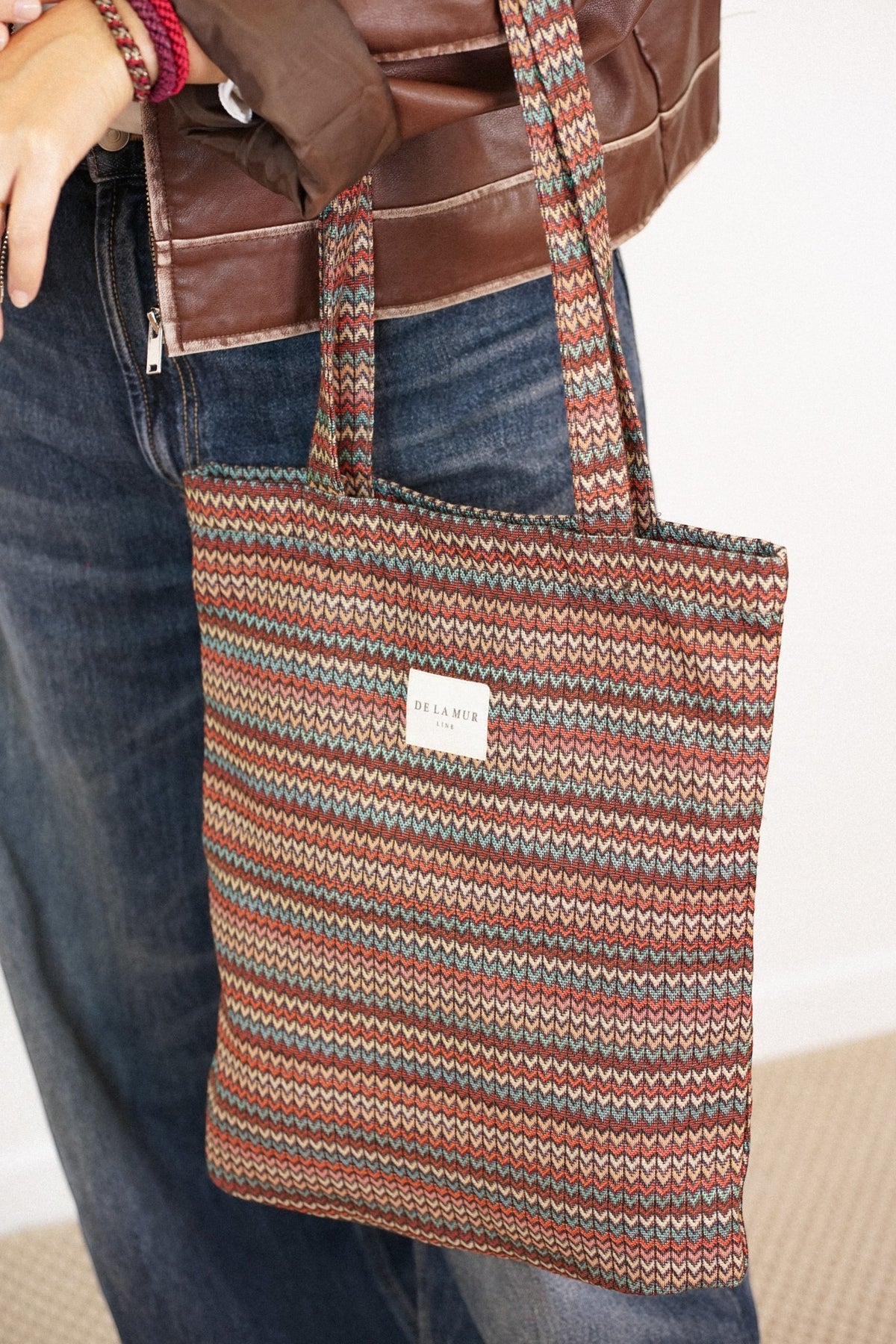 Bolsa Fron De La Mur multicolor de jacquard geométrico