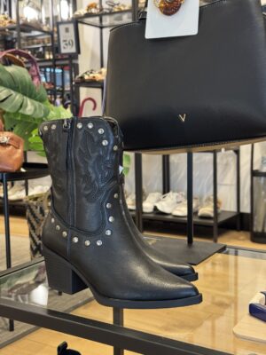 Bota cowboy Iria Xti negro con tachas y tacón ancho