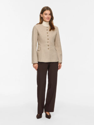 Chaqueta Zikka VILA beige de corte entallado