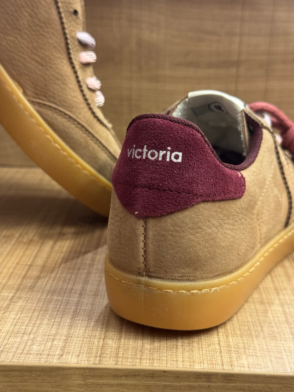 Deportiva Berlín Nobuck Bombeado Victoria camel de piel