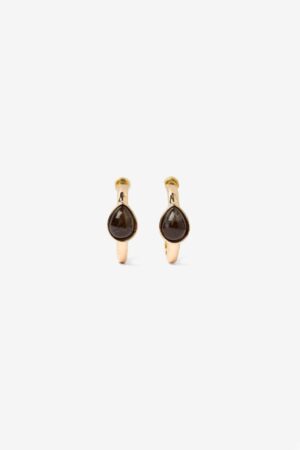 Pendientes aro minimal Vilanova dorados con detalle marrón en forma de lágrima.