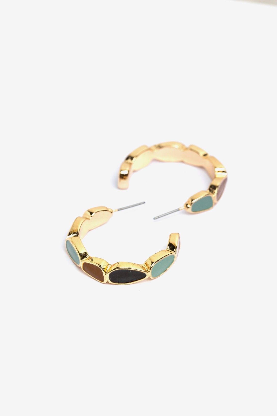 Pendientes Aro Vilanova multicolor con acabado dorado.