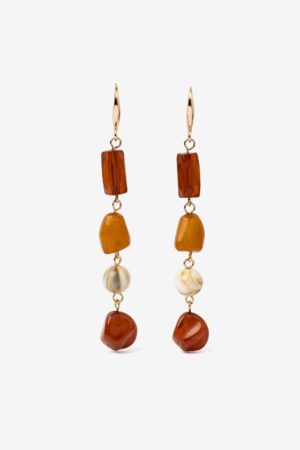 Pendientes Boho Vilanova multicolor largos con cuentas marrones, ámbar y crema.