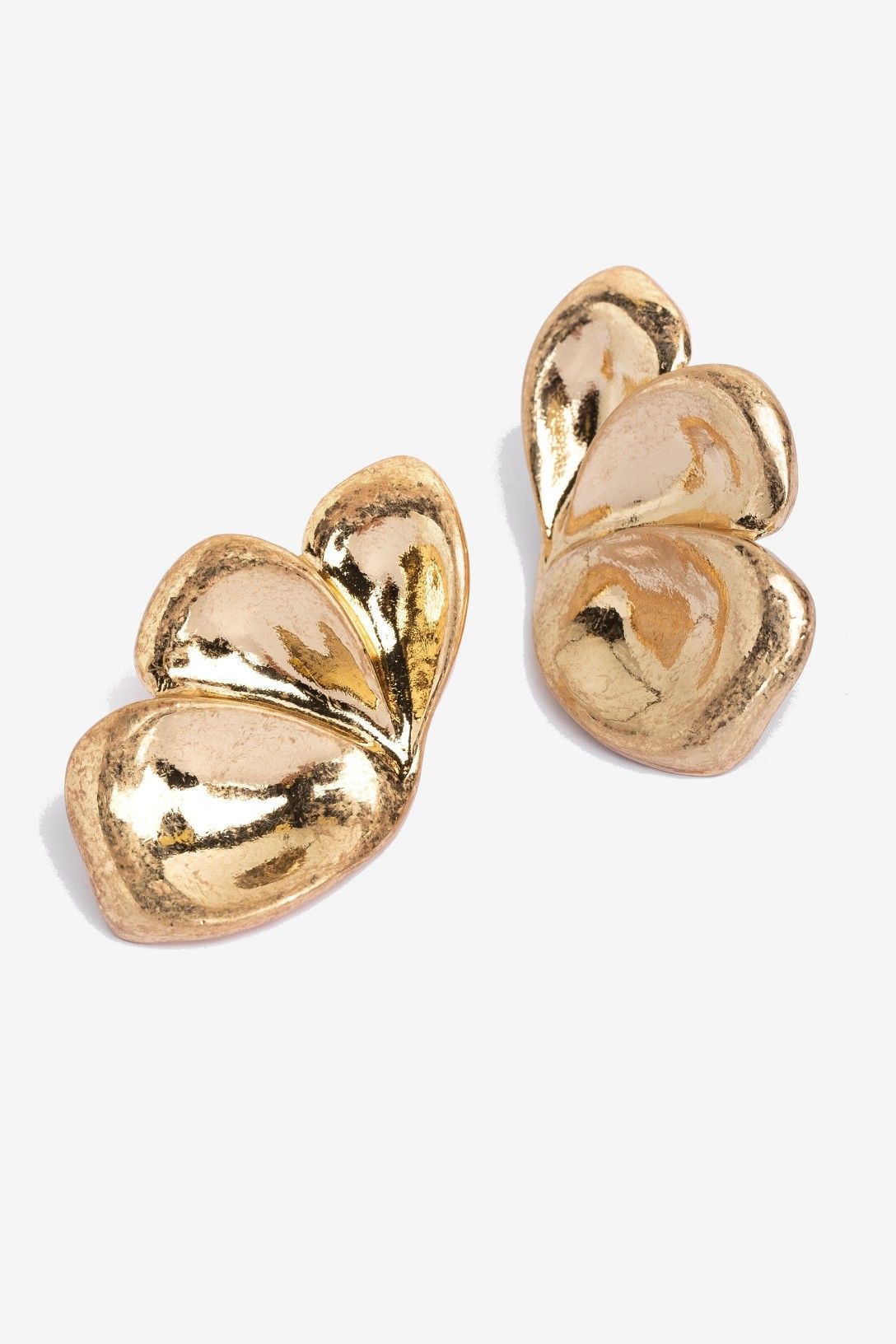 Pendientes Hoja Ancha Vilanova dorados con diseño orgánico.