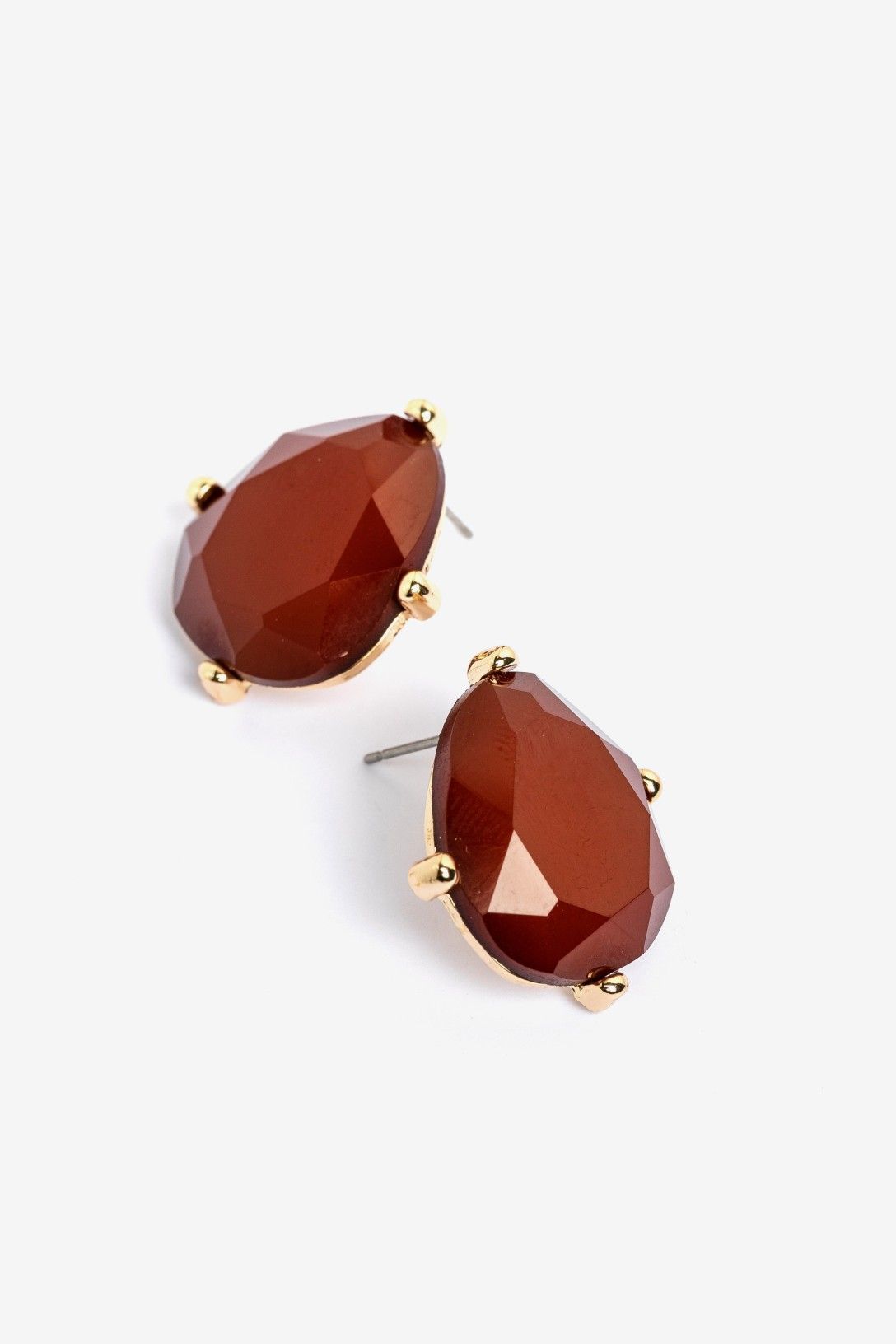 Pendientes Piedra Facetada Vilanova burdeos con detalle dorado.