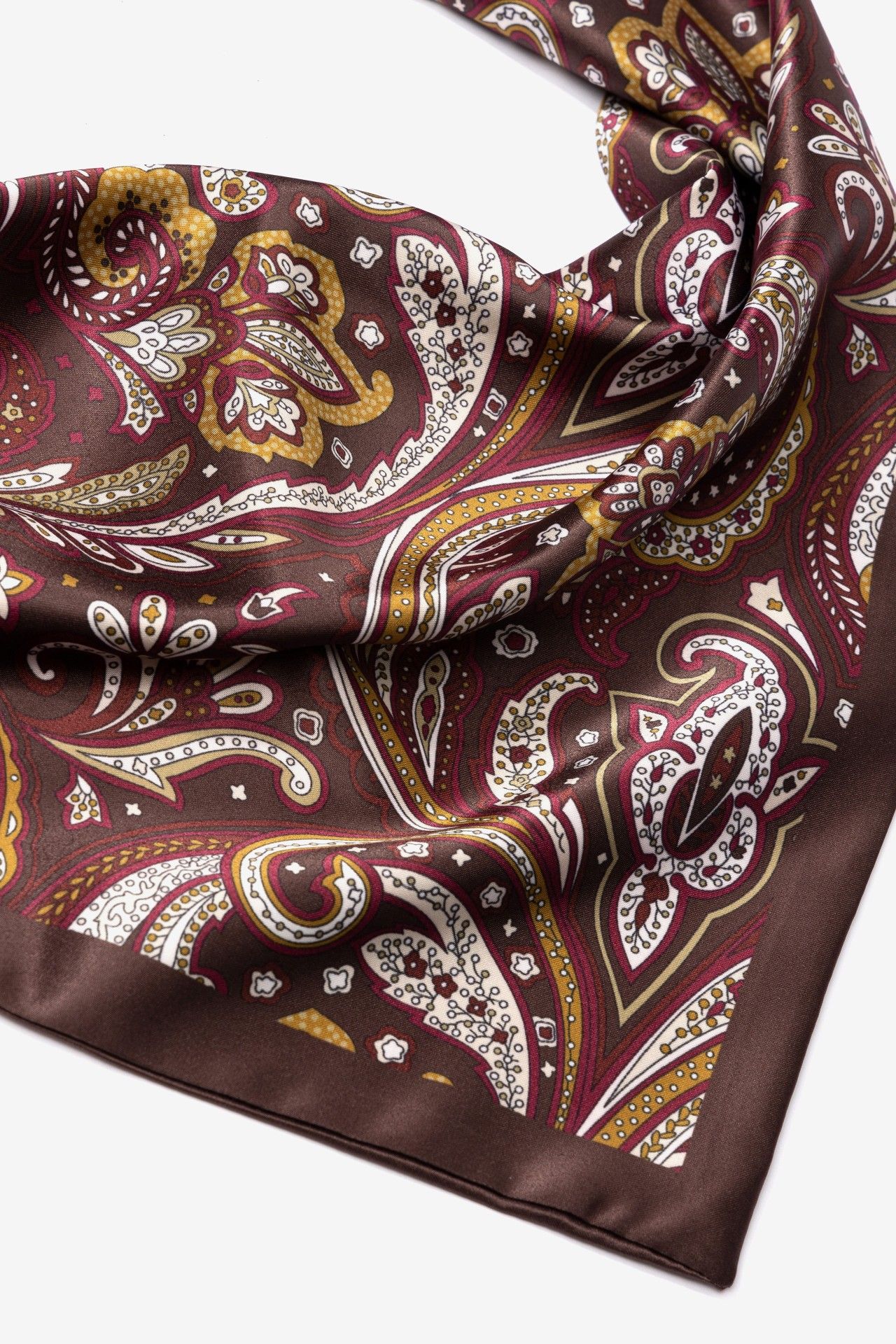 Pañuelo Vilanova burdeos triangular con estampado paisley y hebilla ajustable