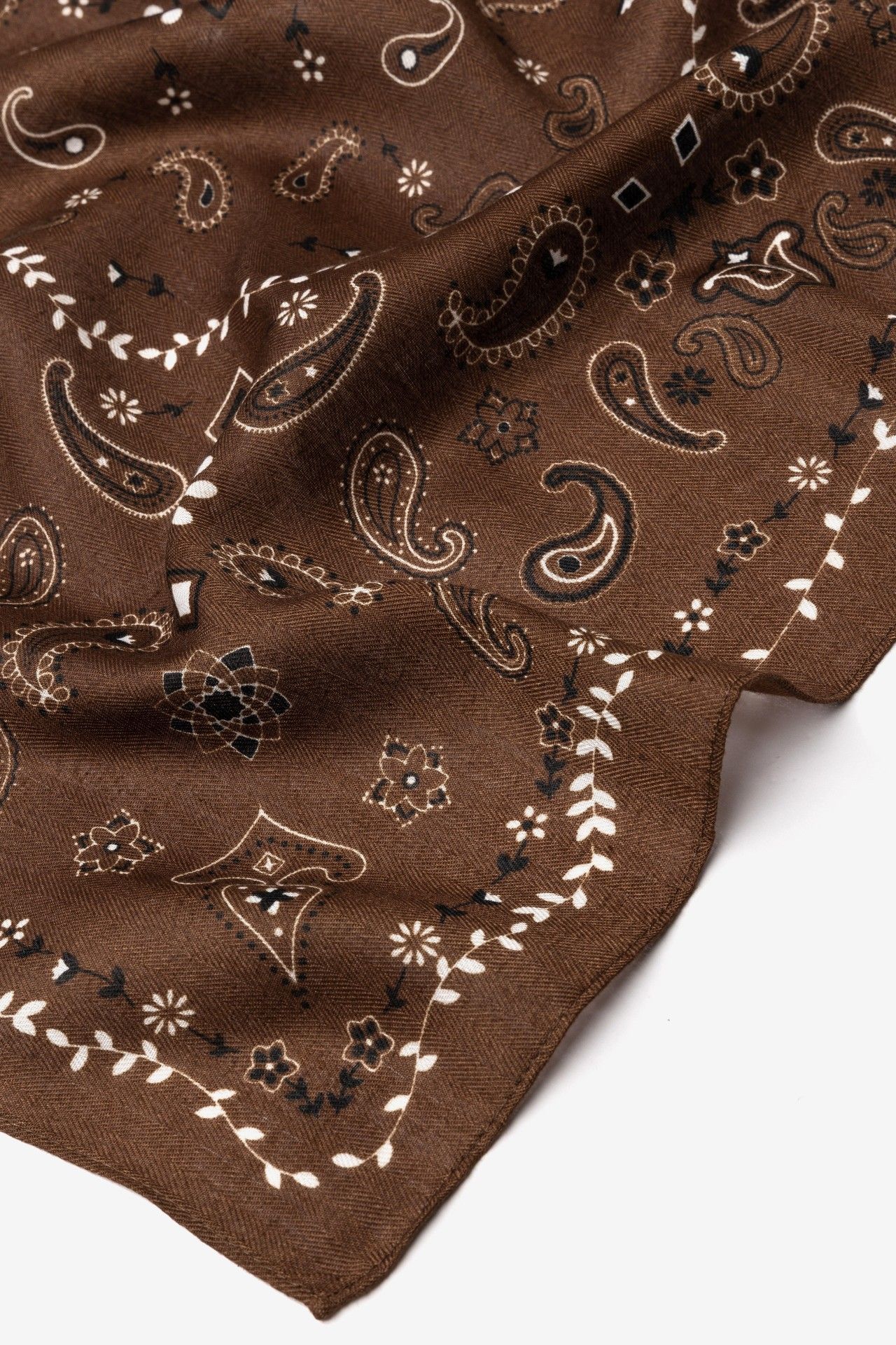 Bandana Vilanova marrón con estampado paisley