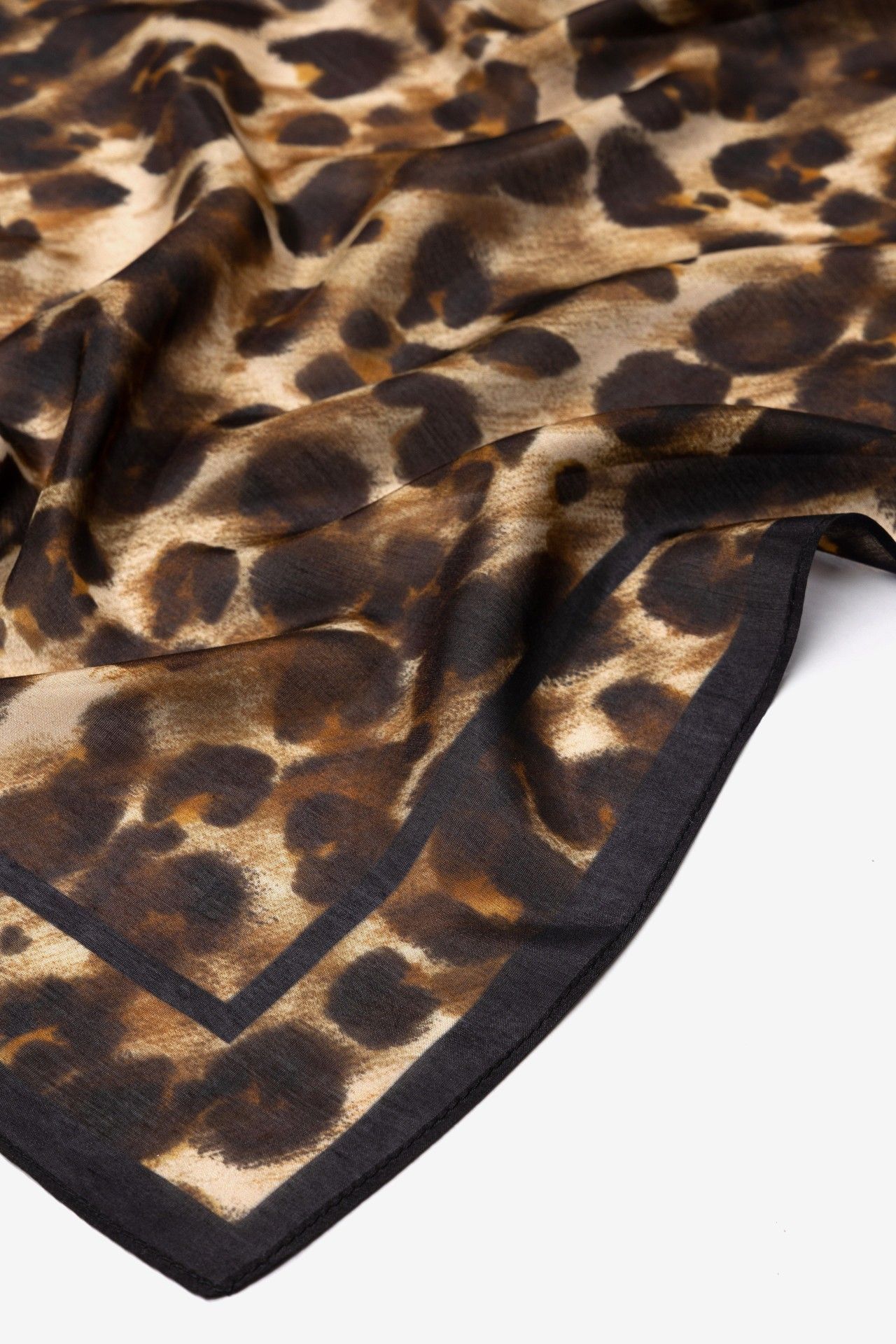 Pañuelo Vilanova animal print marrón con borde negro