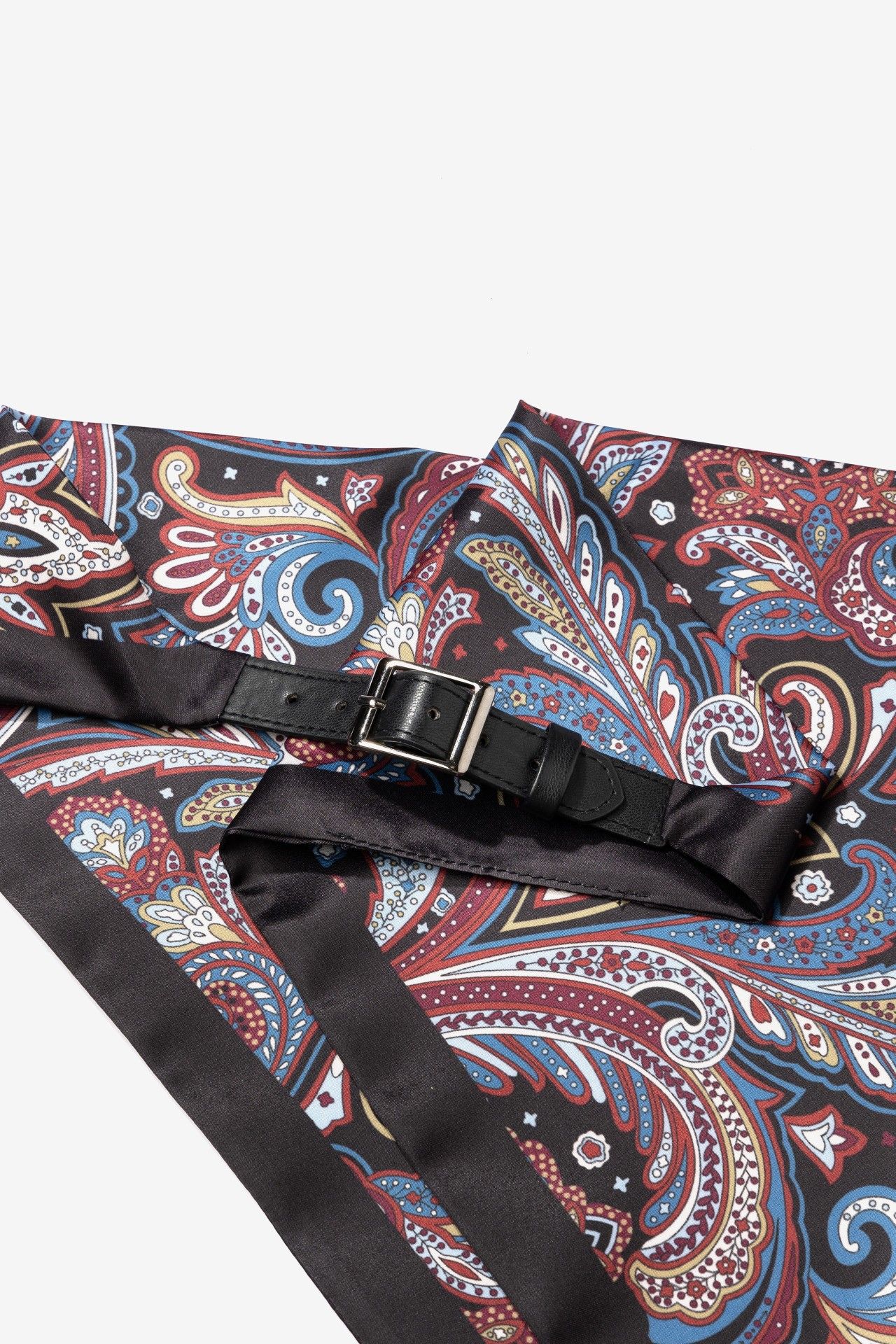 Pañuelo Vilanova negro triangular con estampado paisley y hebilla ajustable