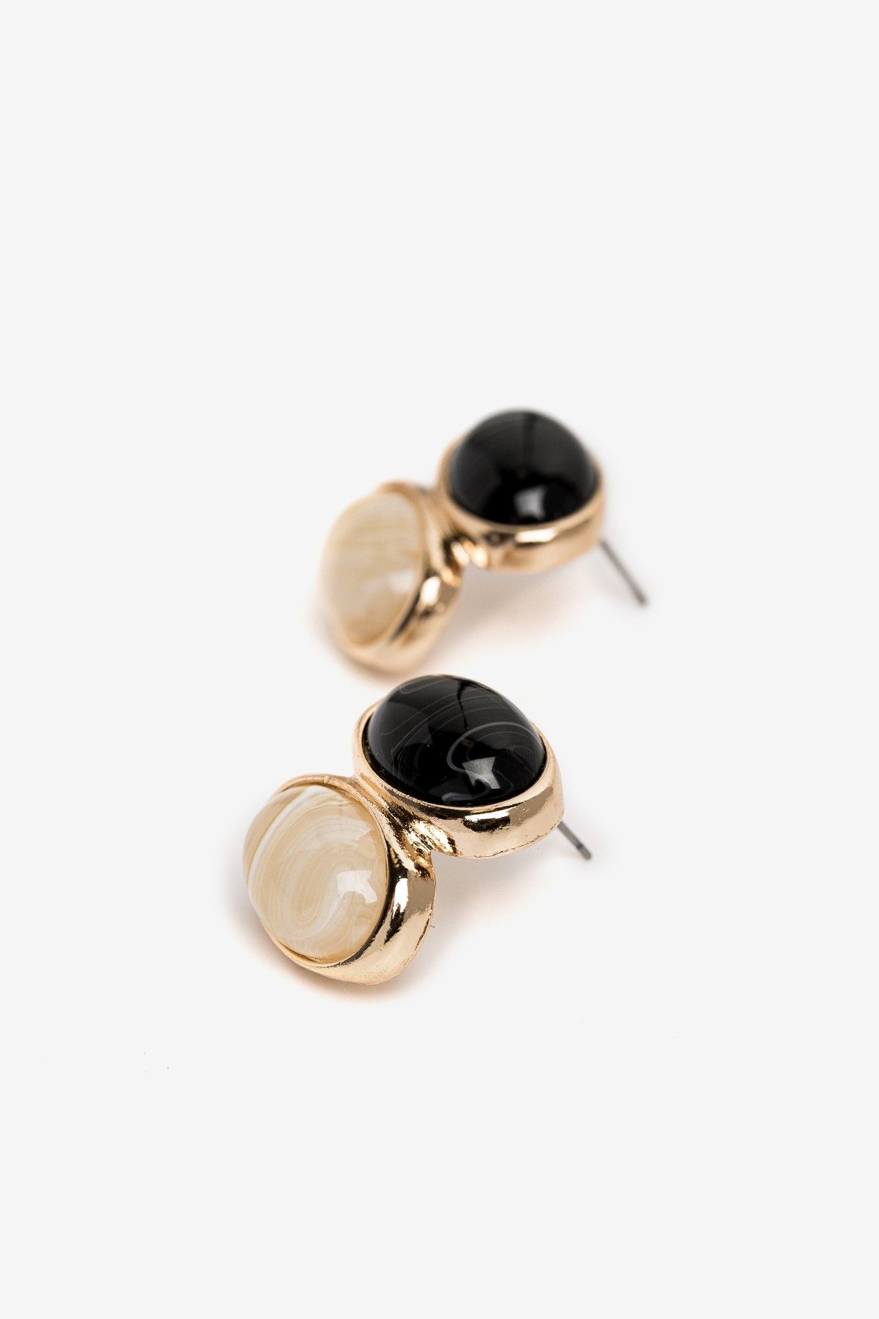 Pendientes Vilanova Negro y Beige con Borde Dorado, vista 2